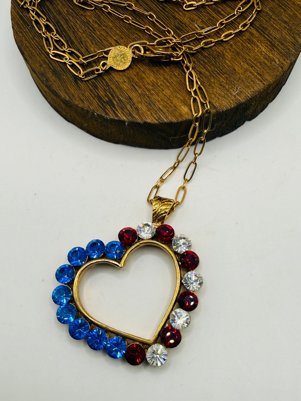 Vintage Mariana Patriotic Collection
Swarovski Crystal Heart Pendant - Picture 2 of 6